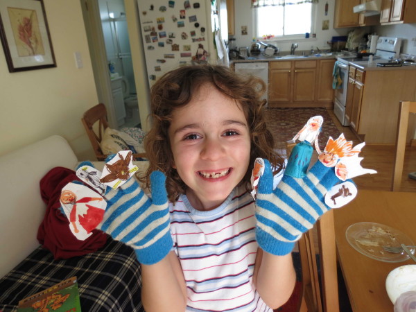 Pelin_with_puppets